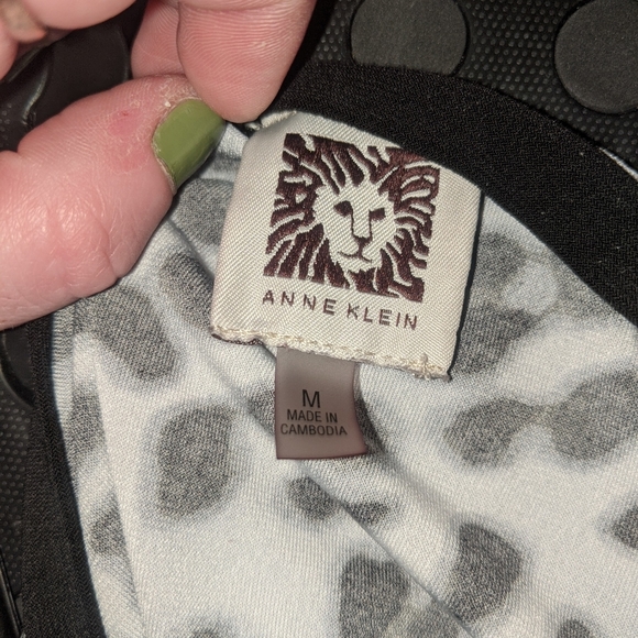 🌟Anne Klein cheetah print tshirt - Picture 6 of 8